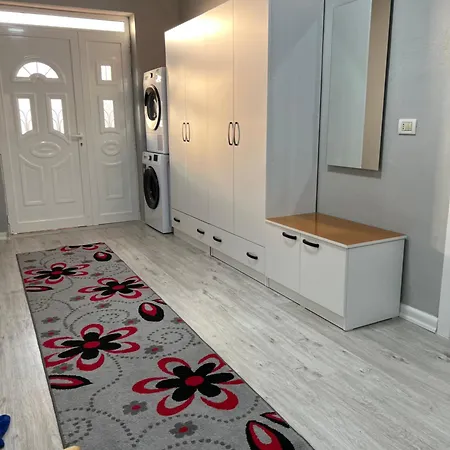 Zhuraj Appartement *