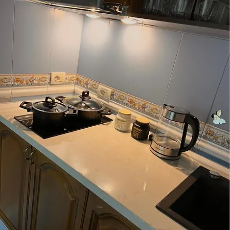 Zhuraj Appartement *